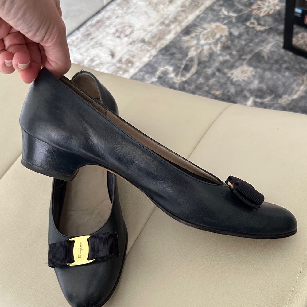 Salvatore Ferragamo Navy Leather Low Heel Pumps with Gold Bow Plaque - Picture 3 of 8